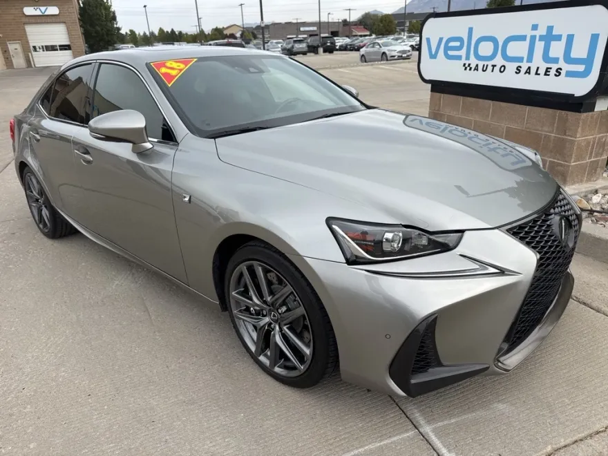 2018 Lexus IS 300 photo 1
