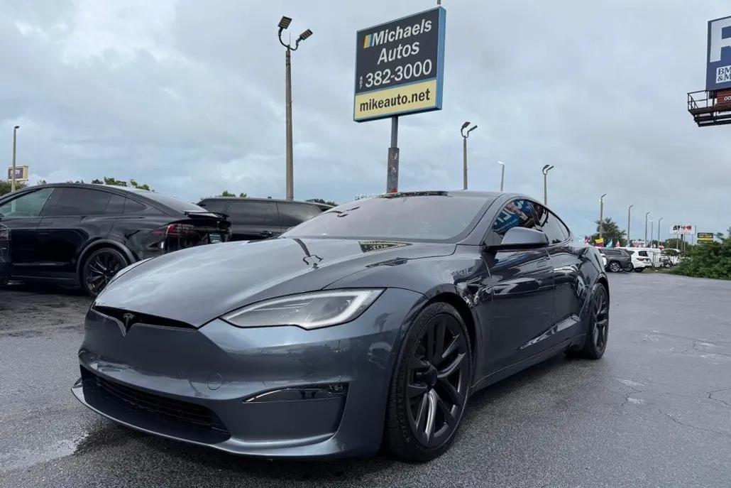 2022 Tesla Model S Plaid AWD photo 1