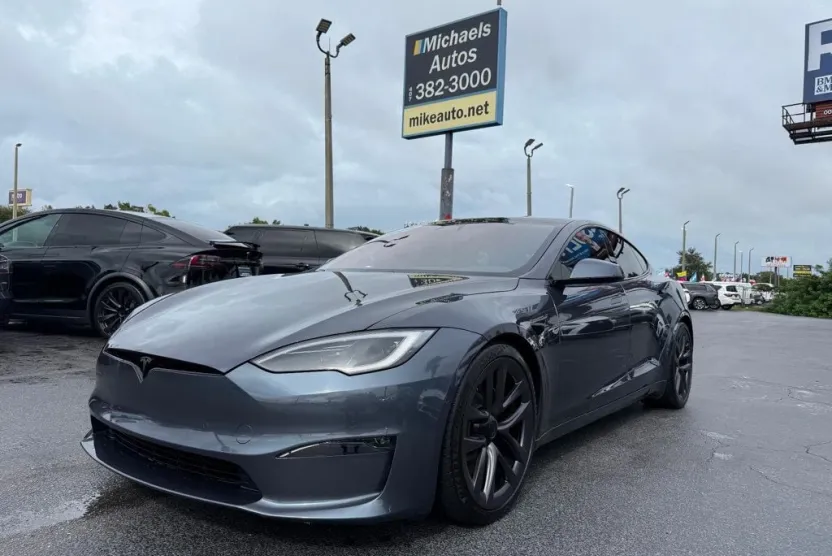 2022 Tesla Model S Plaid AWD photo 1