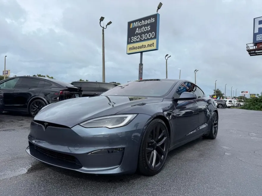 2022 Tesla Model S Plaid AWD photo 1
