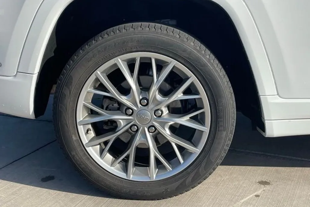 2024 Jeep Grand Cherokee Summit photo 1