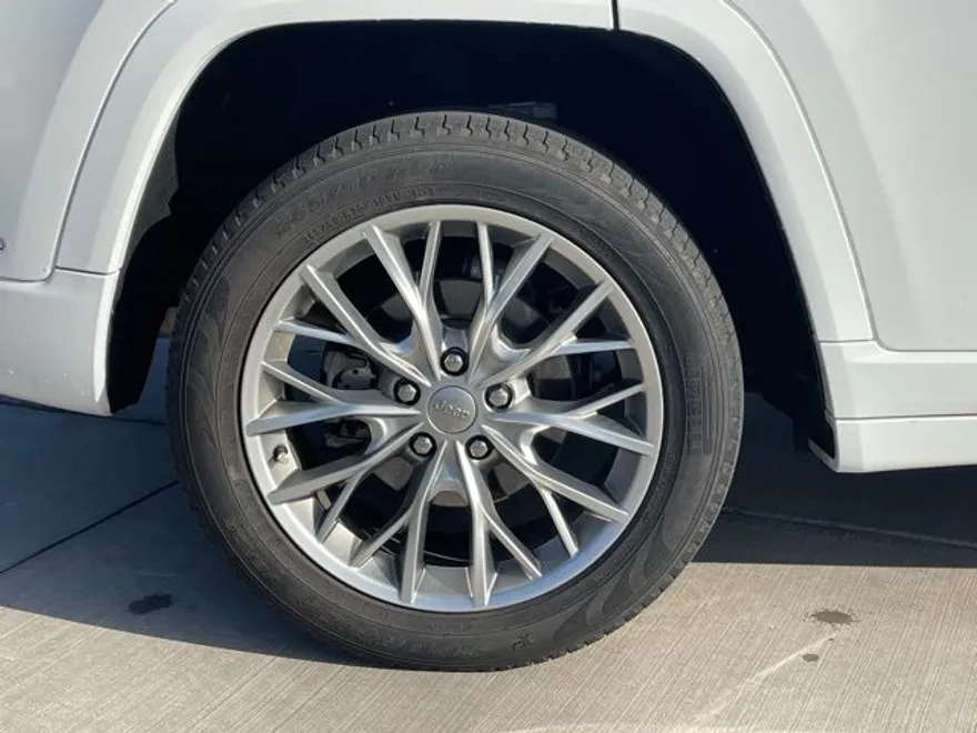 2024 Jeep Grand Cherokee Summit photo 1