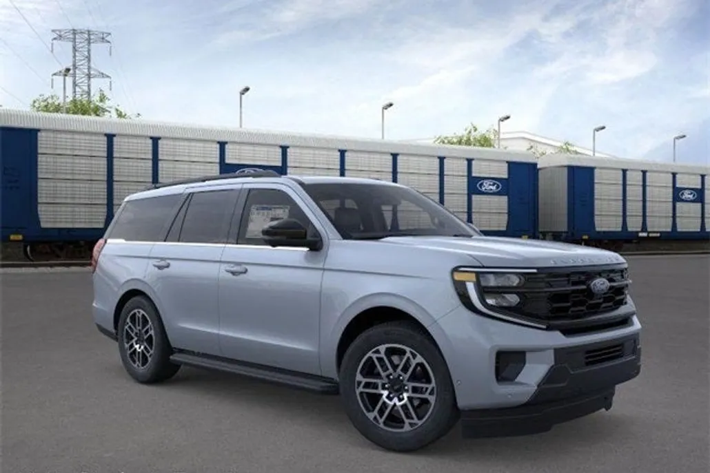 2025 Ford Expedition photo 1