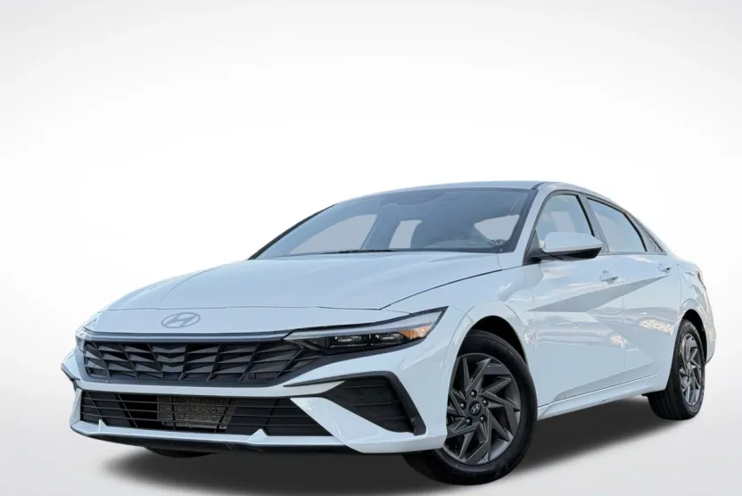 2024 Hyundai Elantra SEL photo 1