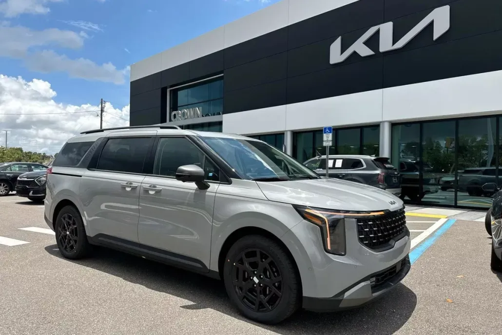 2026 Kia Carnival SX photo 1