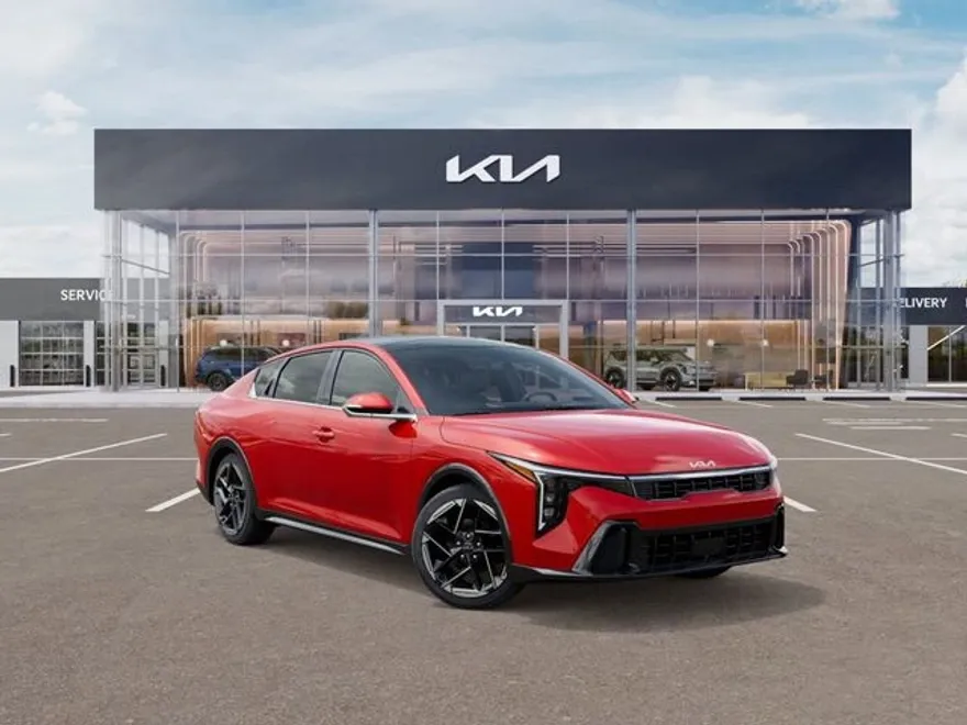 2025 Kia K4 GT-Line photo 1