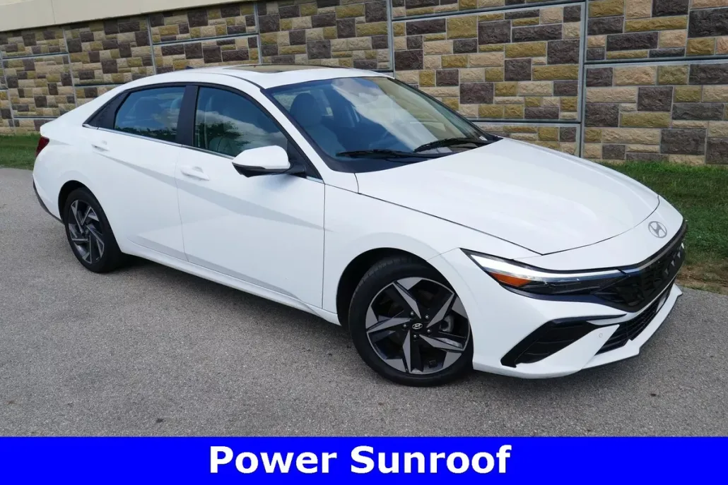 2024 Hyundai Elantra Limited photo 1