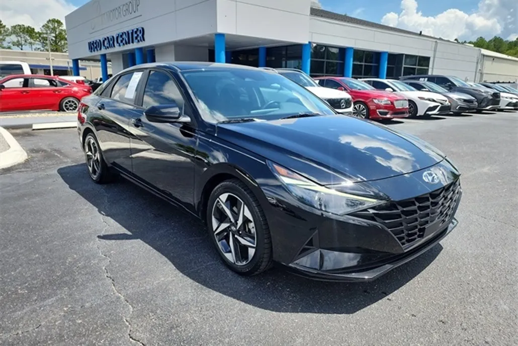 2023 Hyundai Elantra SEL photo 1