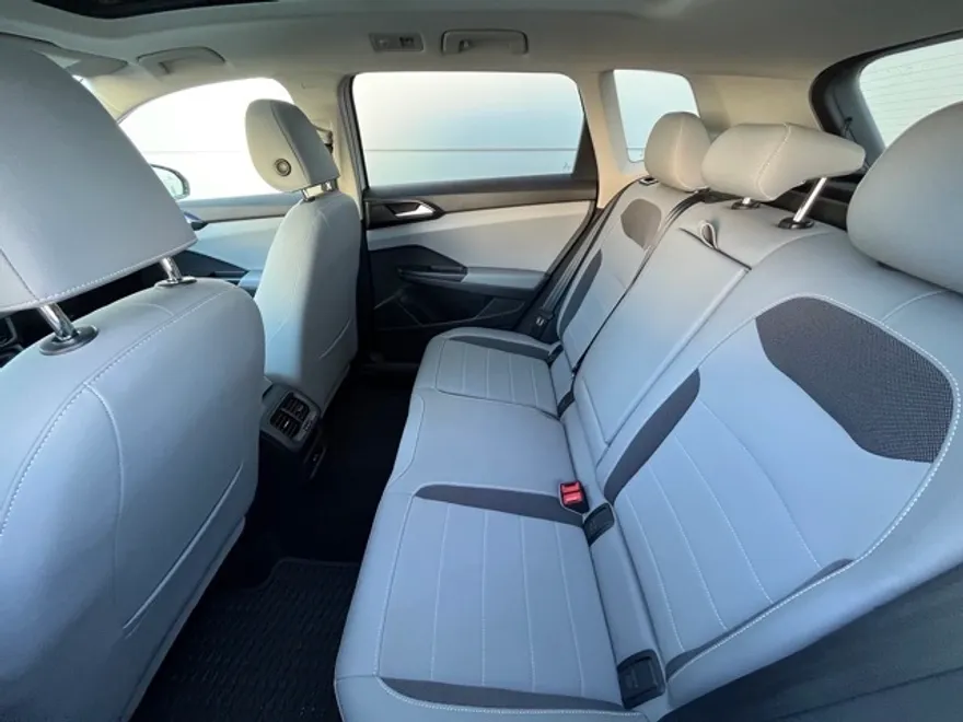 2022 Volkswagen Taos SE photo 1