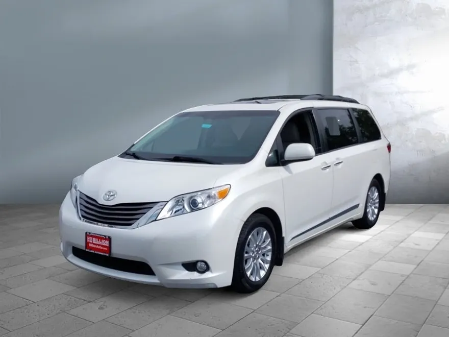 2015 Toyota Sienna XLE photo 1