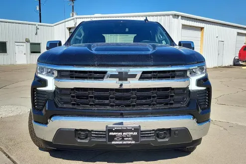 2025 Chevrolet Silverado 1500 LT photo 2