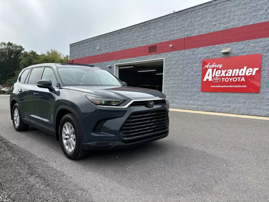 2025 Toyota Grand Highlander XLE photo 1