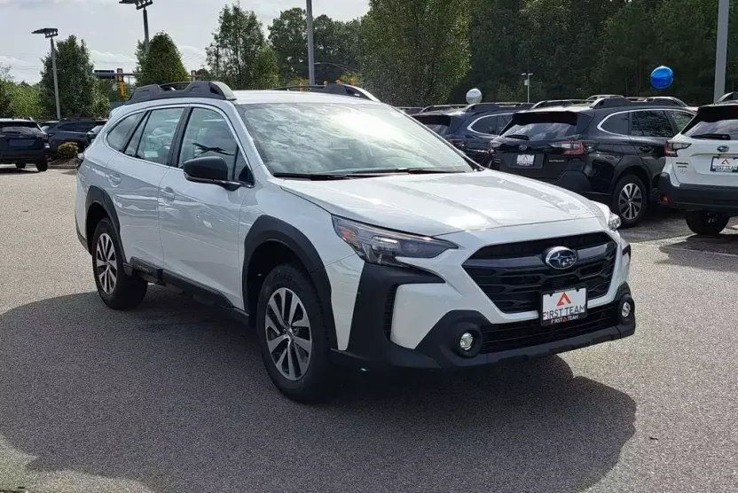 2025 Subaru Outback Base photo 1