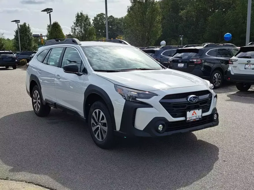 2025 Subaru Outback Base photo 1