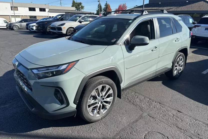2022 Toyota RAV4 XLE Premium photo 1