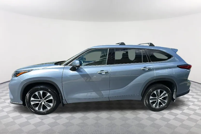 2022 Toyota Highlander XLE photo 1