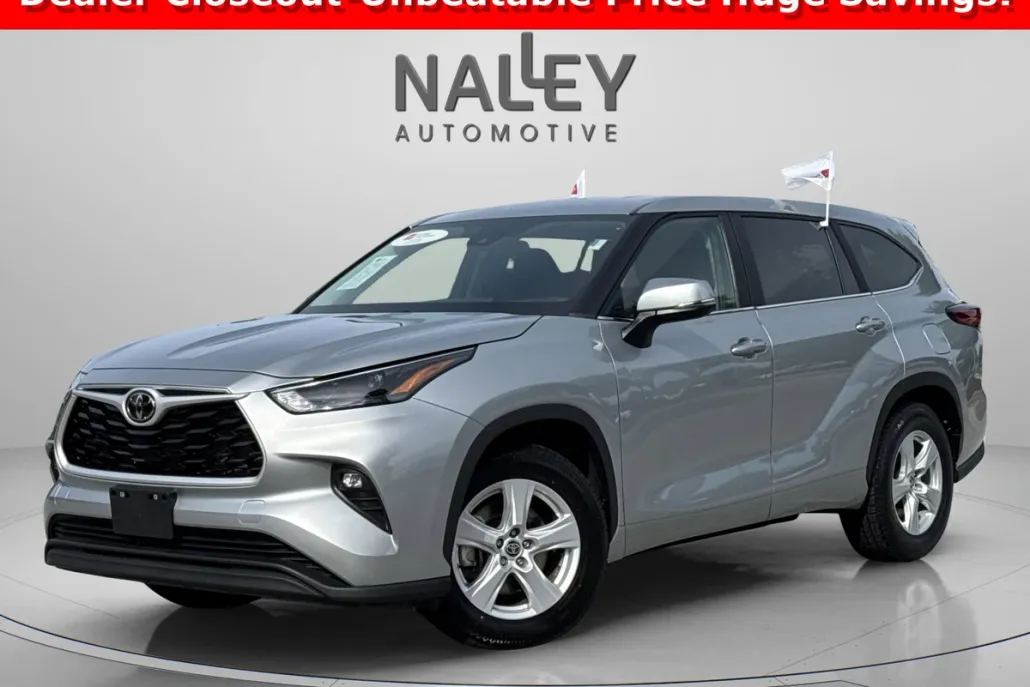 2023 Toyota Highlander LE photo 1