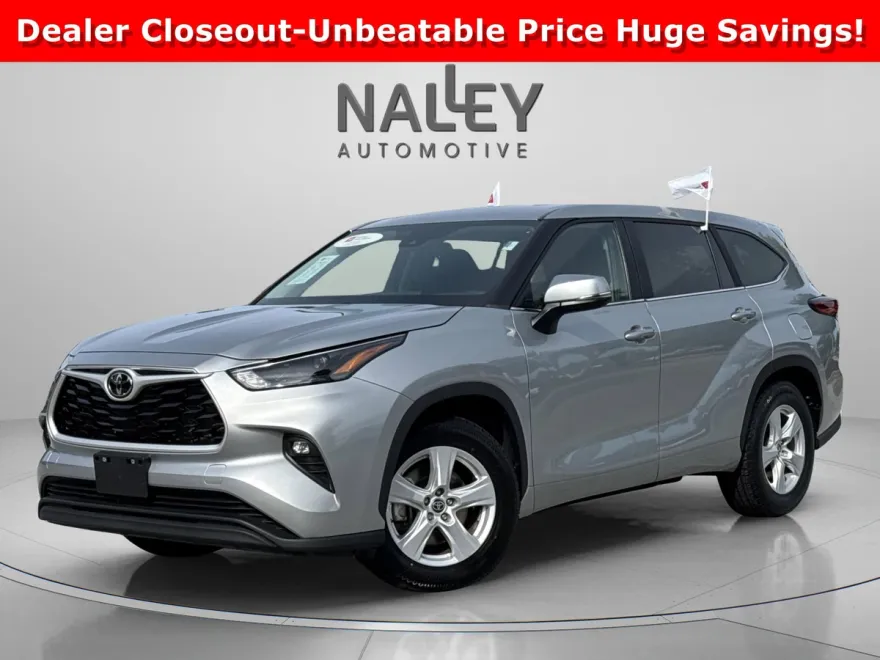 2023 Toyota Highlander LE photo 1