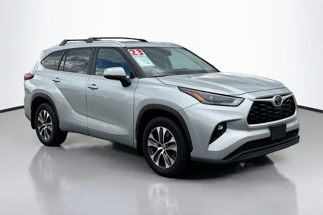 2023 Toyota Highlander XLE photo 1