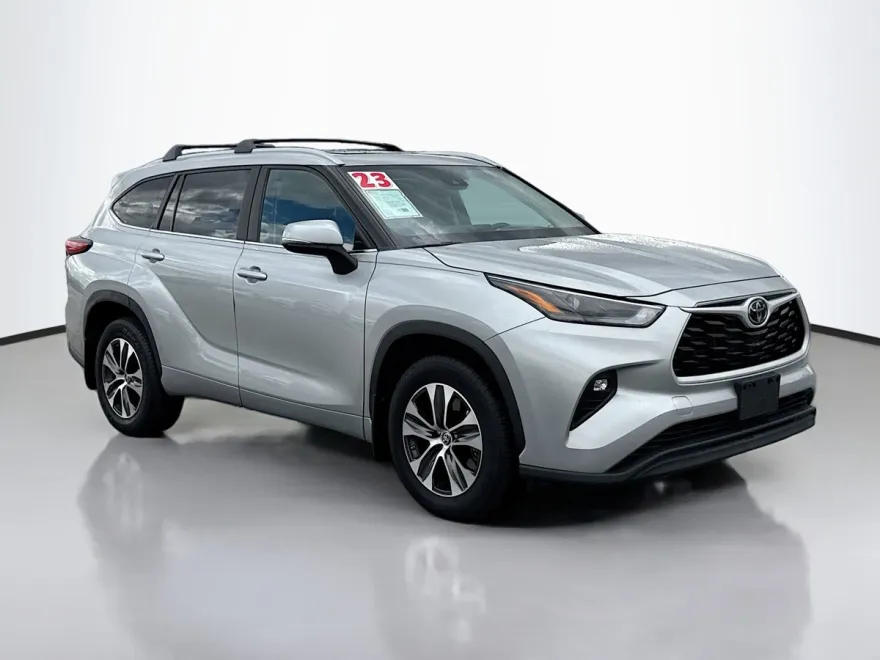 2023 Toyota Highlander XLE photo 1
