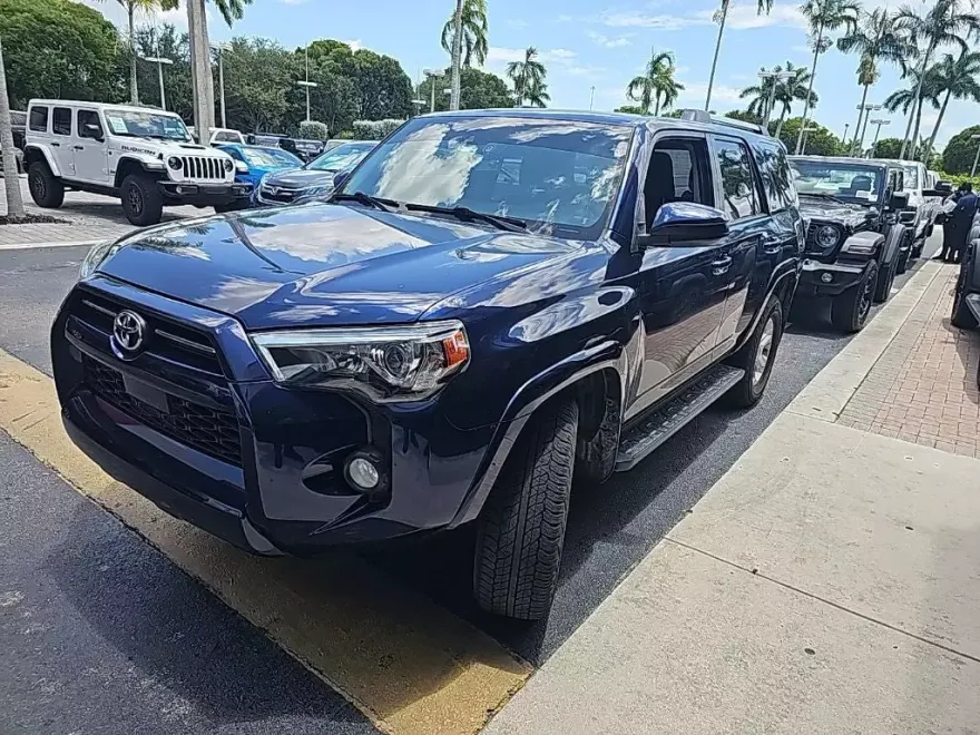 2020 Toyota 4Runner SR5 photo 1