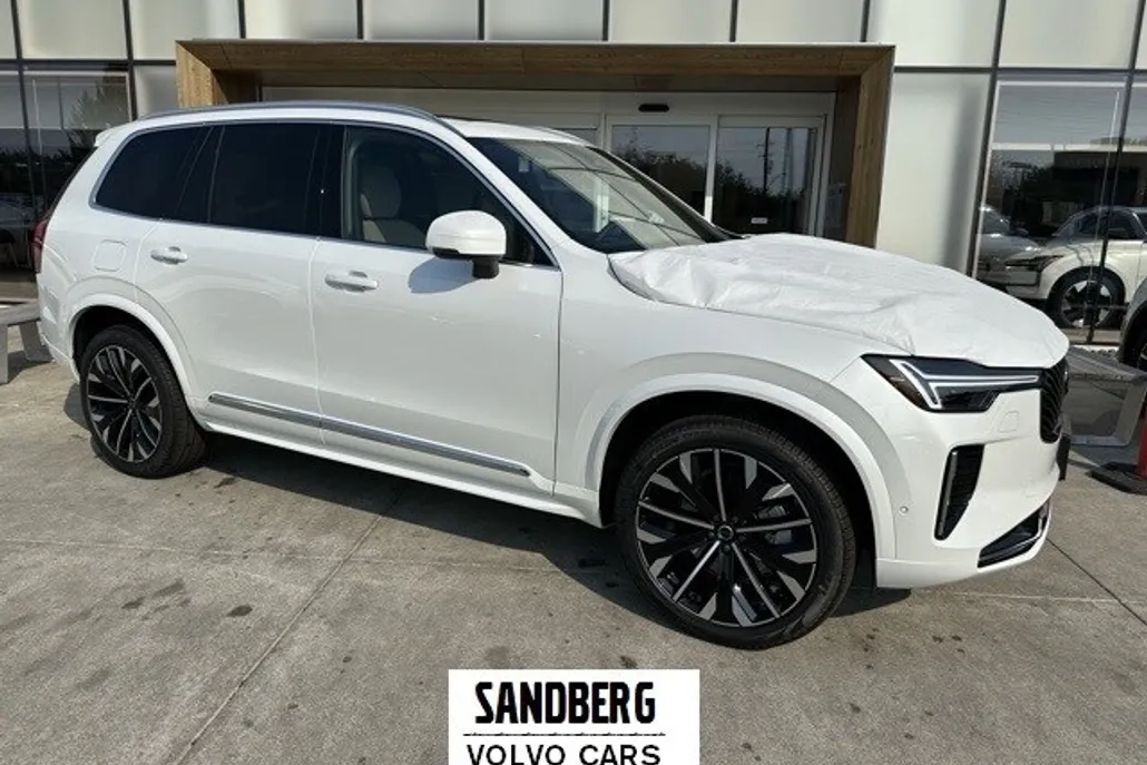 2025 Volvo XC90 B5 Plus photo 1