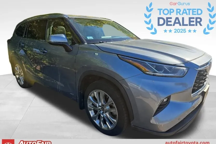2022 Toyota Highlander Hybrid Limited photo 1