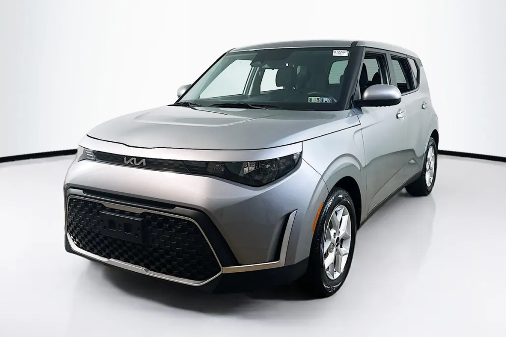 2023 Kia Soul LX photo 1