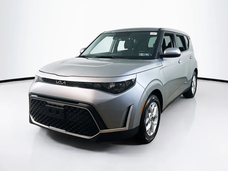 2023 Kia Soul LX photo 1