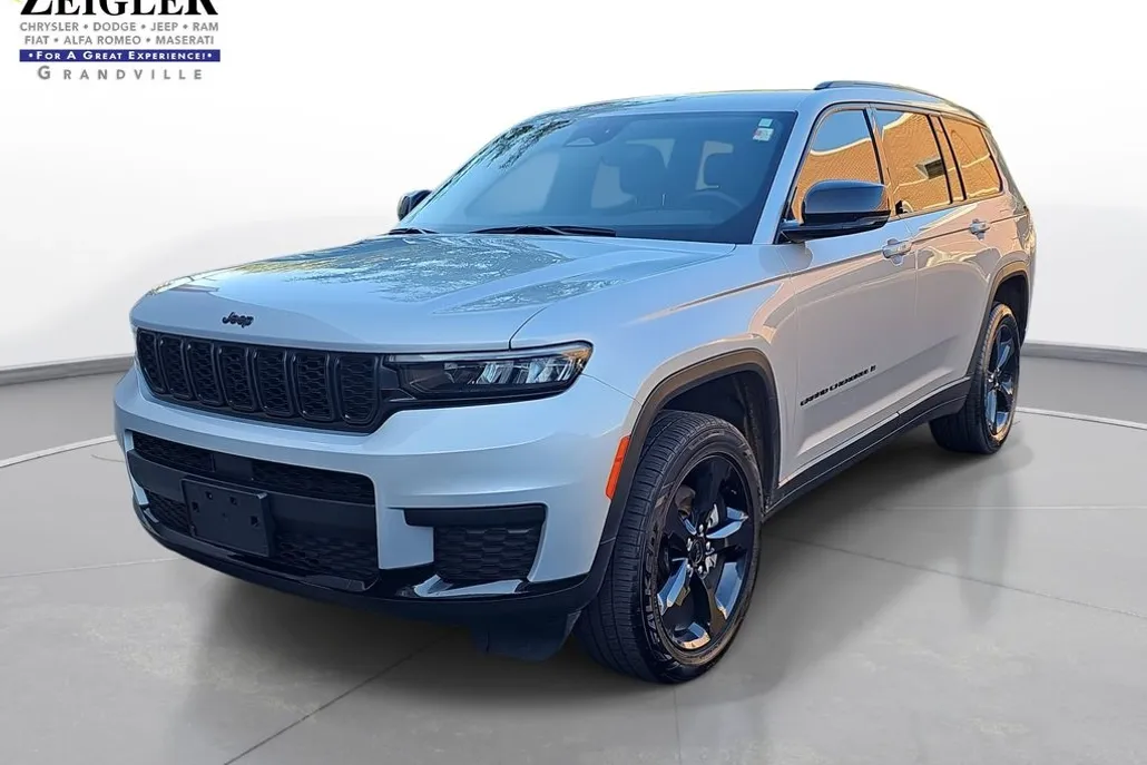 2023 Jeep Grand Cherokee Altitude photo 1