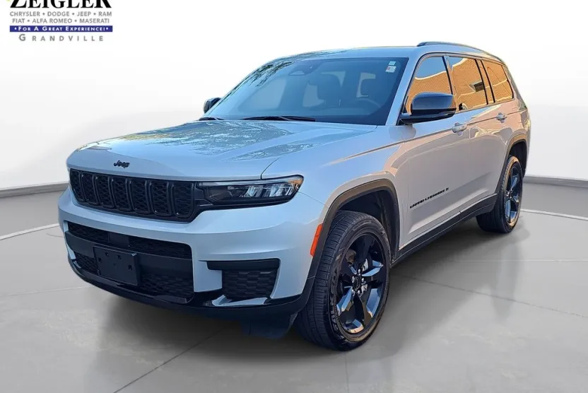 2023 Jeep Grand Cherokee Altitude photo 1