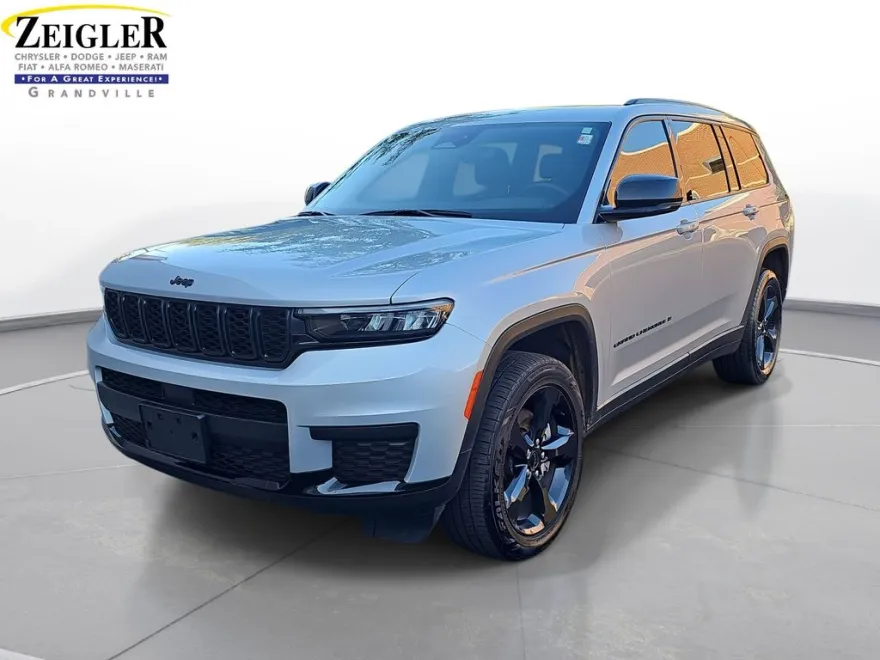 2023 Jeep Grand Cherokee Altitude photo 1