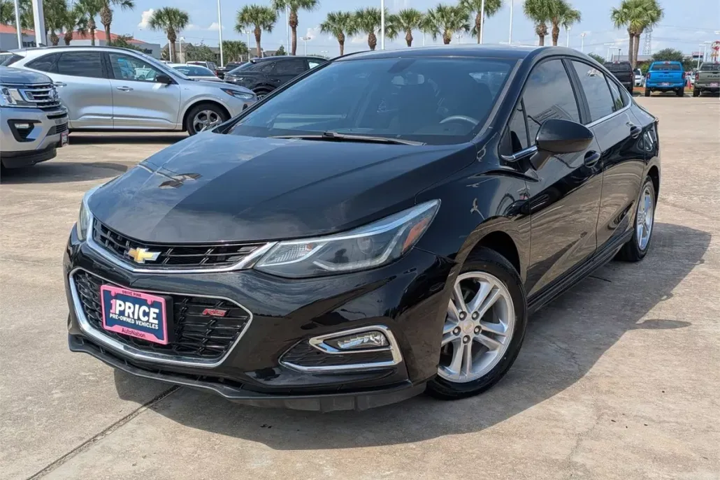 2018 Chevrolet Cruze LT photo 1