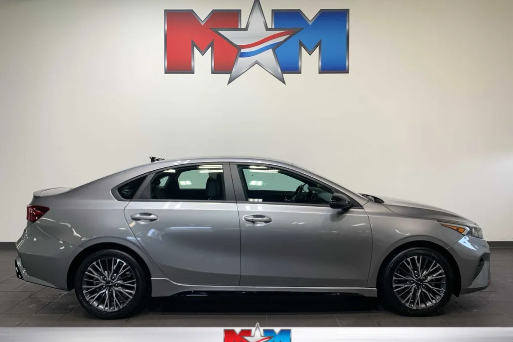 2023 Kia Forte GT-Line photo 1