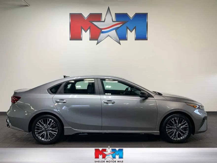 2023 Kia Forte GT-Line photo 1