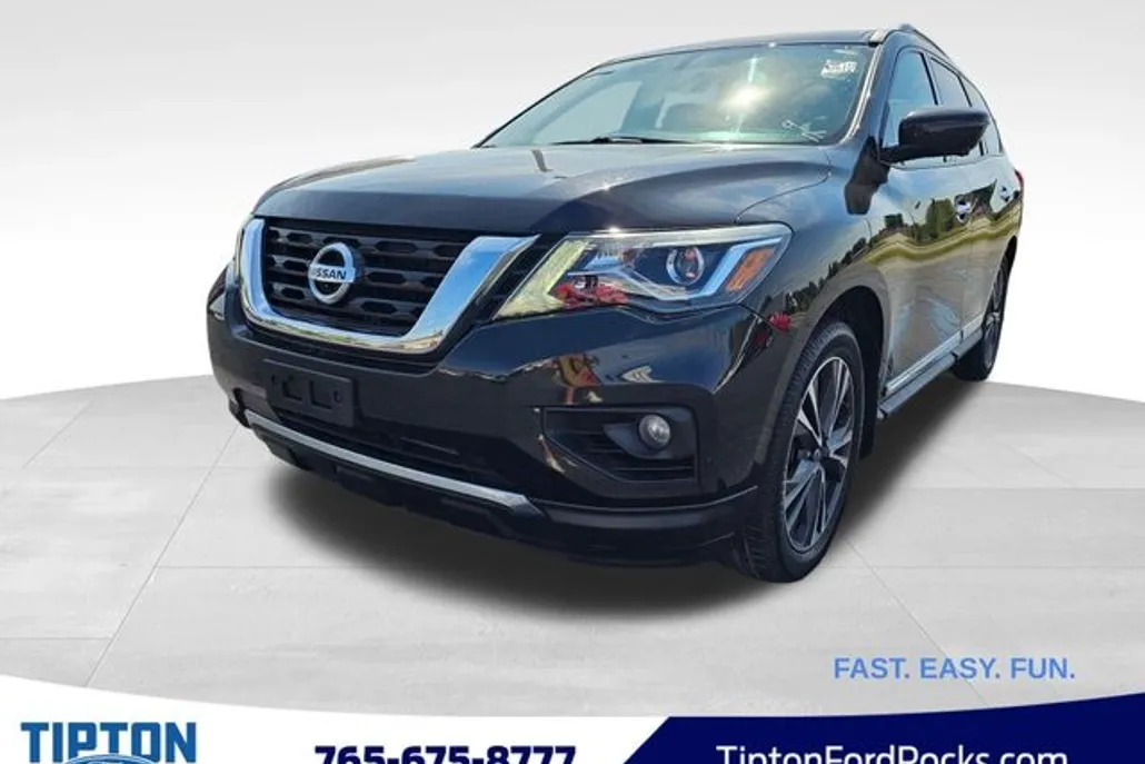 2017 Nissan Pathfinder Platinum photo 1