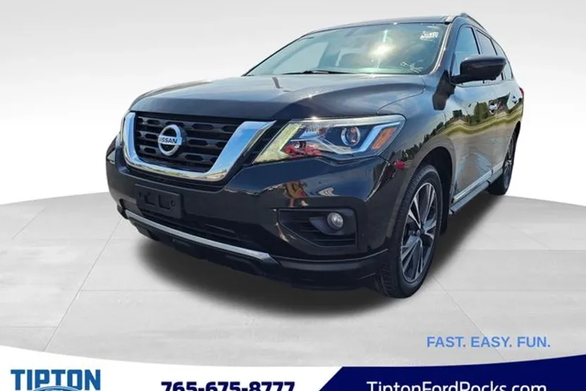 2017 Nissan Pathfinder Platinum photo 1