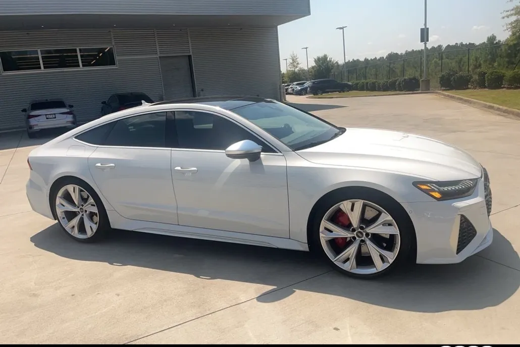 2023 Audi RS 7 Base photo 1