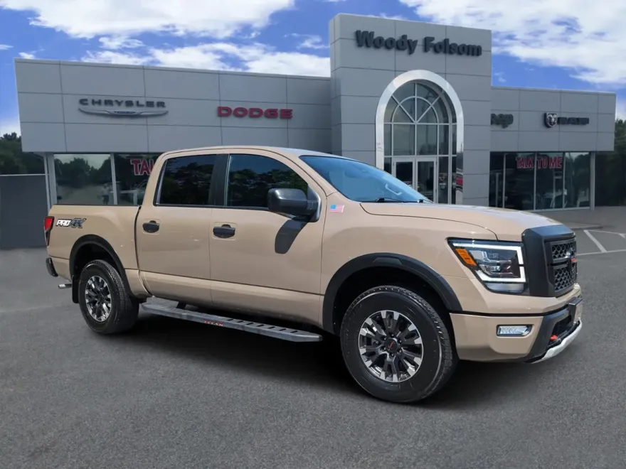 2022 Nissan Titan PRO-4X photo 1