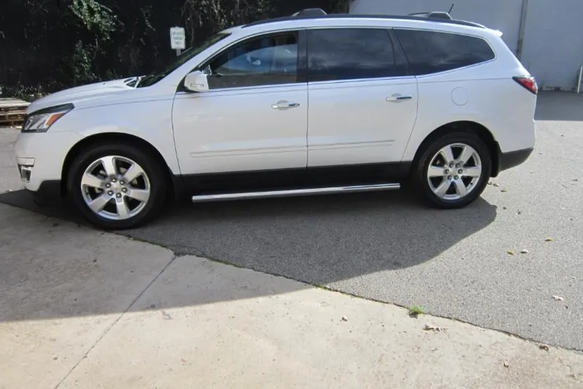 2017 Chevrolet Traverse Premier photo 1