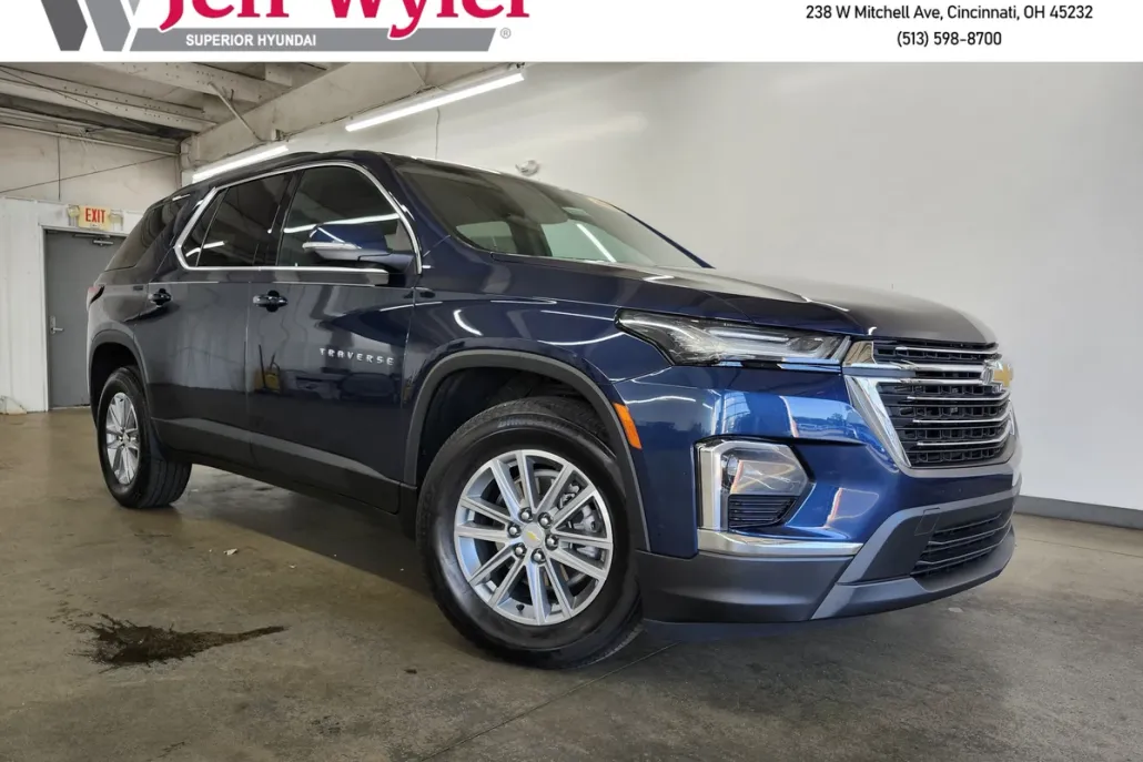 2023 Chevrolet Traverse Cloth 1LT photo 1