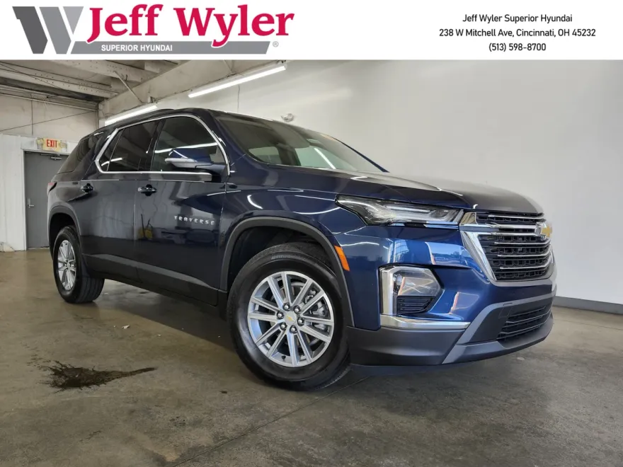 2023 Chevrolet Traverse Cloth 1LT photo 1