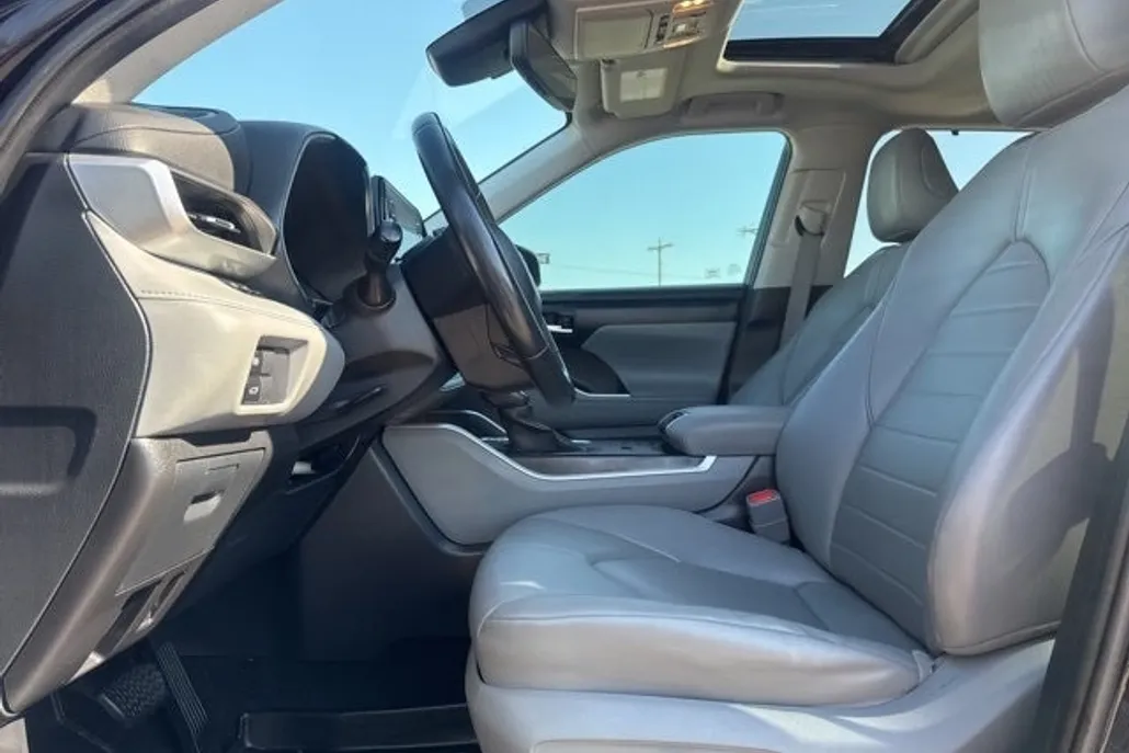 2020 Toyota Highlander Hybrid XLE photo 1