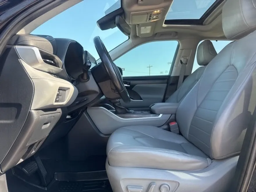 2020 Toyota Highlander Hybrid XLE photo 1