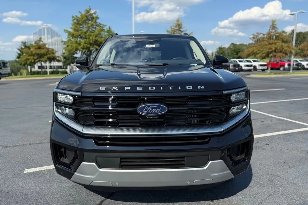 2025 Ford Expedition MAX Platinum photo 1