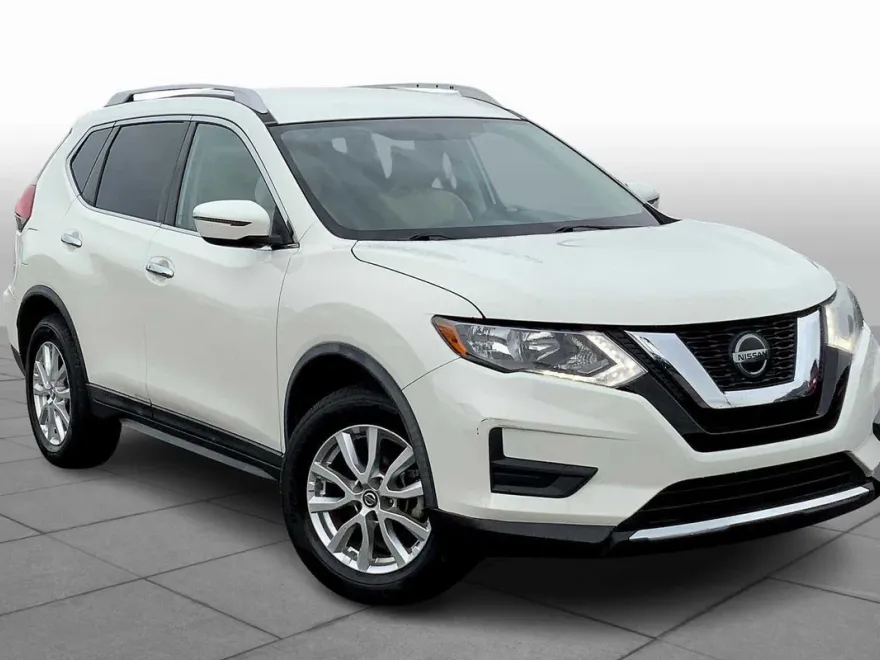 2018 Nissan Rogue SV photo 1