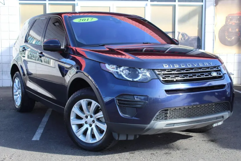 2017 Land Rover Discovery Sport SE photo 1