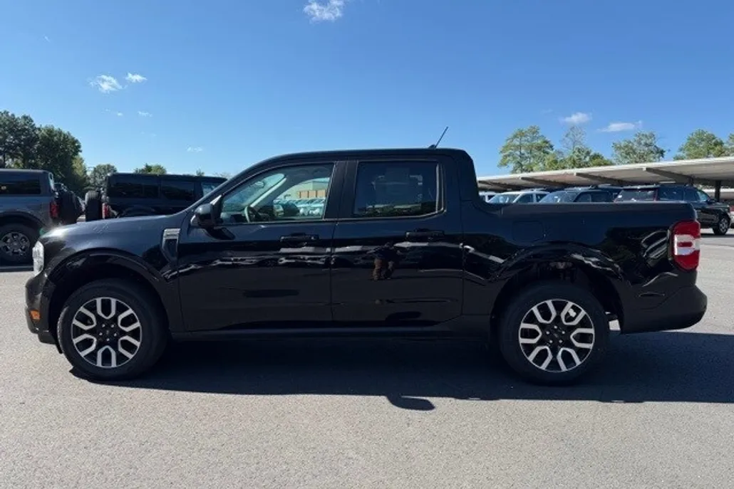 2024 Ford Maverick Lariat photo 1