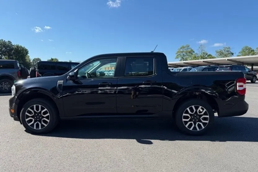 2024 Ford Maverick Lariat photo 1