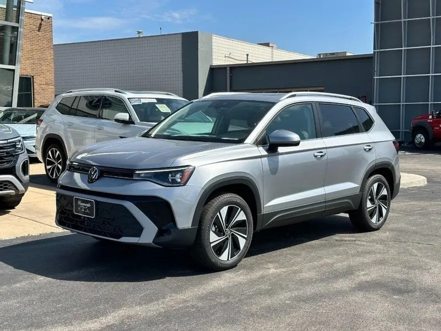 2025 Volkswagen Taos SE photo 1